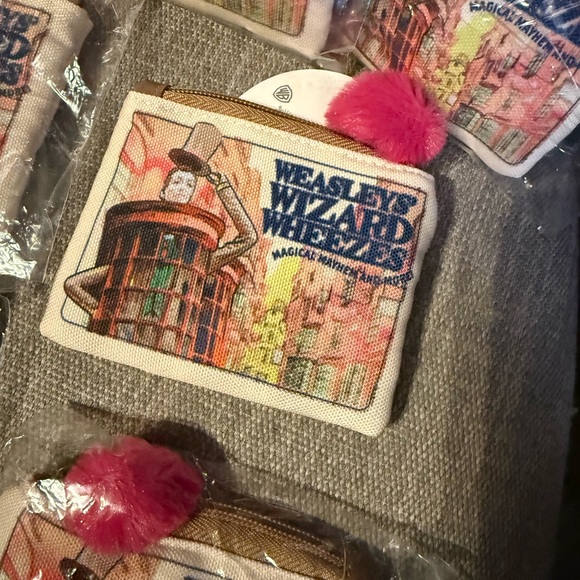 Loungefly Harry Potter Weasleys' Wizard Wheezes Wallet - Multicolor - Picture 3 of 4